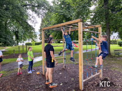 Slide_Kinder_-_4032-3024-max_43 Slide_Kinder_-_4032-3024-max_43